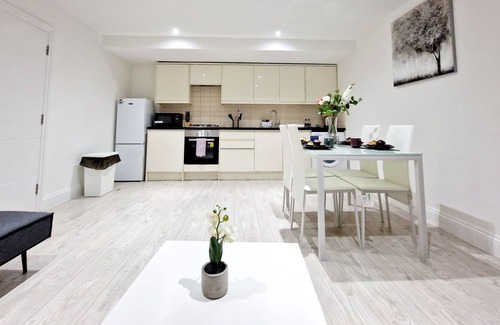 Uxbridge South Apartment | Modern Apartment in Uxbridge