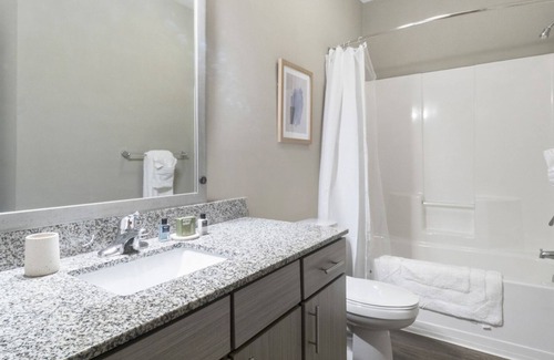 West Ashley Apartment | Modern Apartment in Prime Location (ID1663X0)