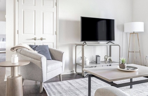 Fort Wayne Apartment | Modern Apartment in Prime Location (ID5753X83)