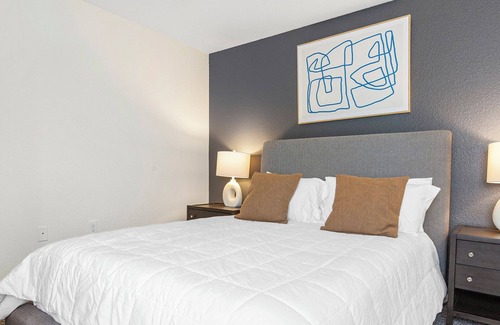 Fort Wayne Apartment | Modern Apartment in Prime Location (ID4293X27)