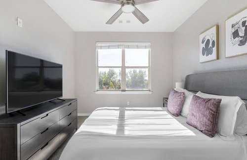 Louisville Apartment | Modern Apartment in Prime Location (ID5169X02)