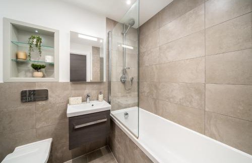 Wembley Park Apartment | Modern Apartment in Wembley Park with Cinema, Gym & Games room