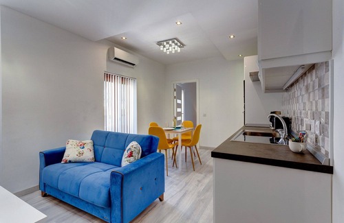 Tower Road Apartment | Modern Apartment Just off the Promenade