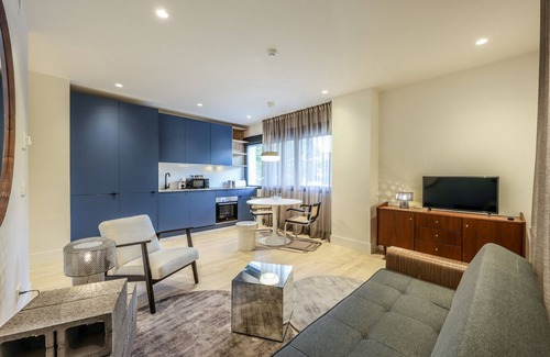 Puerta del Angel Apartment | Modern apartment near the Royal Palace 05
