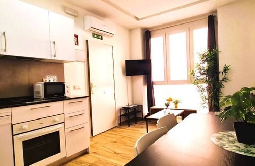 Almenara Apartment | Modern Apartment Plaza Castilla