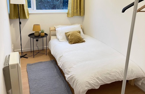 Barnet Apartment | Modern Apartment Private Bathroom