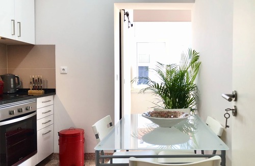 Torres Vedras Apartment | Modern apartment in Torres Vedras city center, 30min from Lisbon
