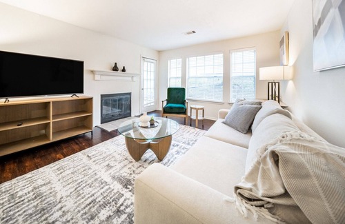 North Royalton Apartment | Modern Apartment in Prime Location (ID5072X67)