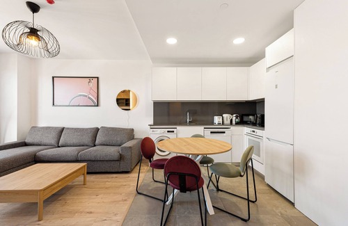 Ciudad Jardin Apartment | Modern Apartment w/Pool & Gym in Málaga