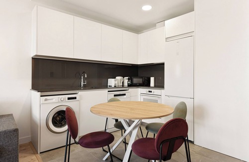 Ciudad Jardin Apartment | Modern Apartment w/Pool & Gym in Málaga