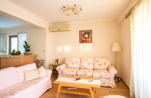 Saronida House | Modern Apartment with sea view in Saronida