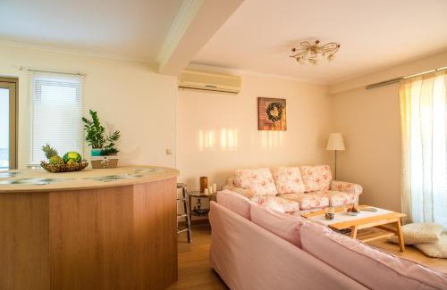 Saronida House | Modern Apartment with sea view in Saronida