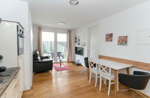 Grinzing Apartment | Modern apartment with tiny garden near city center