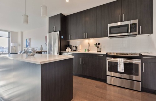 Seaport District Apartment | Modern Apt Downtown Seaport with Gym