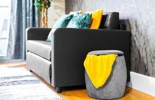 Theatreland Birmingham Apartment | Modern Arcadian Centre Apartment By Azura Nights