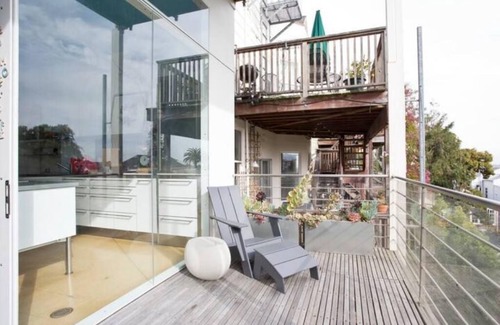 Inner Mission House | Modern Architectural Gem - 4 Bdrm