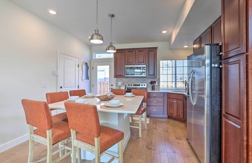 Aurora House | Modern Aurora Getaway: 22 Mi to Downtown Denver