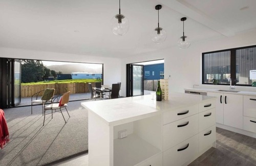 Waihi Beach House | Modern Beach Home