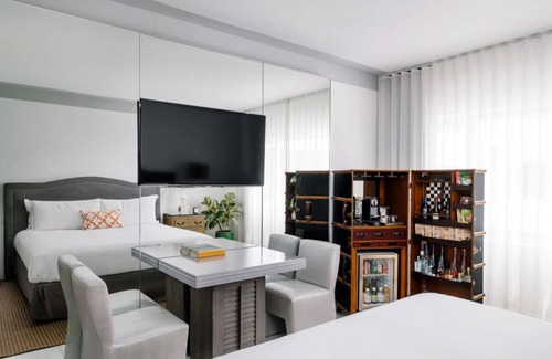 City Center Resort | Modern Beachfront Escape in Miami! Outdoor Swimming Pool, Pet-friendly Property!