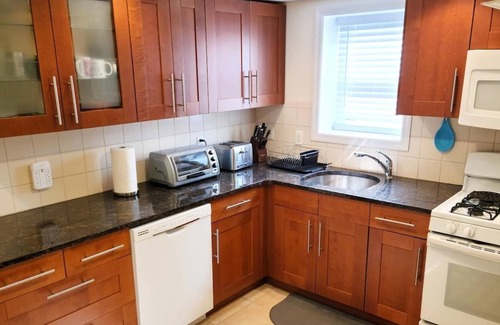 Long Beach Apartment | Modern, Beautiful & Warm Apartment Unit with Beach Passes!!!