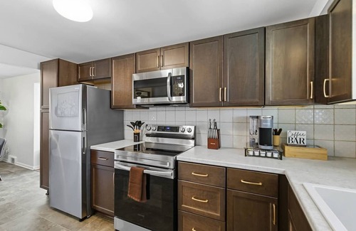 Bellevue Apartment | Modern Bellevue Retreat – Near Stadiums & Downtown