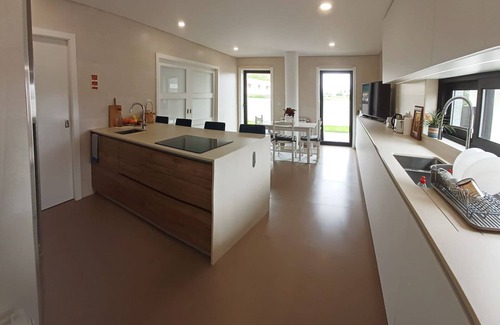 Canidelo Apartment | Modern big rooms with private bathrooms, close to beach