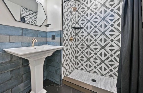 Middletown House | Modern boutique hotel in Torchlight Pass Revival District - indulge now! 303