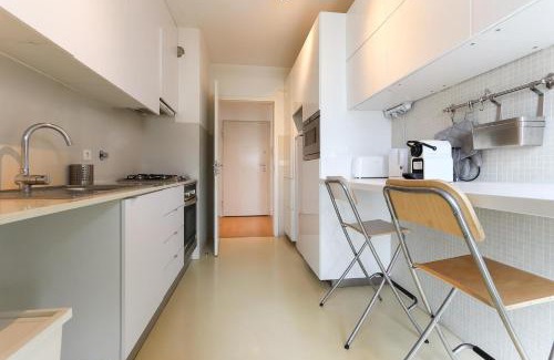 Falca Apartment | Modern & Bright Avenidas Novas by Homing