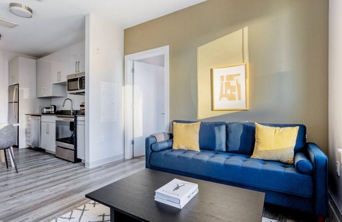 St. Elizabeth's Apartment | Modern Brighton 2BR w/Gym, nr Green Line & Dining, by Blueground