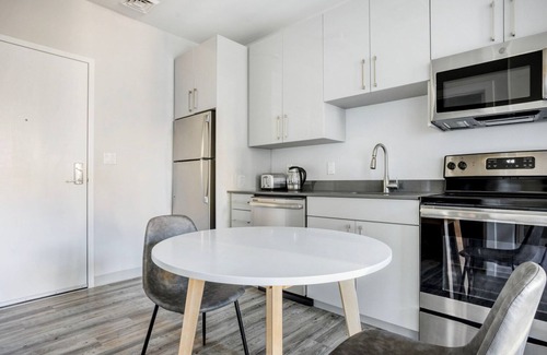 St. Elizabeth's Apartment | Modern Brighton 2BR w/Gym, nr Green Line & Dining, by Blueground