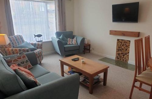 Exmouth House | Modern Brixington 2 Bed, 5 minutes from the beach