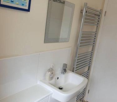 Exmouth House | Modern Brixington 2 Bed, 5 minutes from the beach