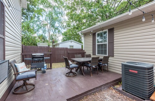 Thomasville House | Modern build w/grill and front porch | 12 mi. to HPU | Pack n' Play