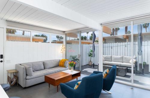 Twin Palms Apartment | Modern Bungalow in Historic Ocotillo Lodge!