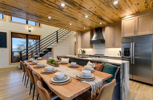 Broken Bow Cabin | Modern Cabin/Mountain Escape/Breathtaking Lake Views/Sleeps 15 Pet Friendly