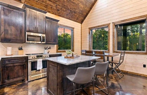 Pickens Cabin | Modern Cabin with Hot Tub & Fire Pit