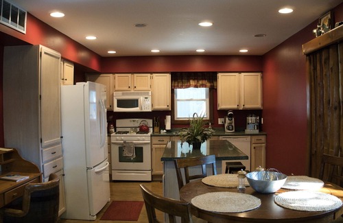 Prudenville Cottage | Modern Cabin with lake VIEWS: Unwind Up North!