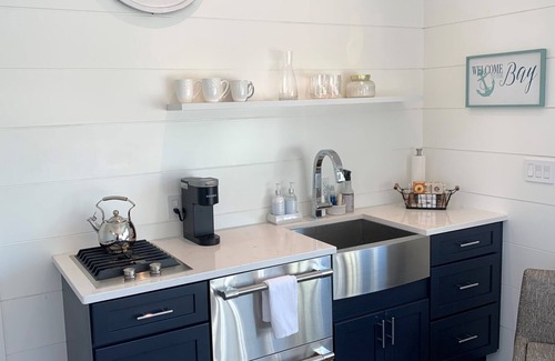 Artondale Apartment | Modern Casita on Waterfront
