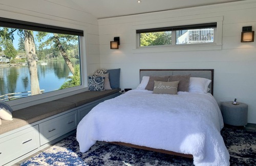 Artondale Apartment | Modern Casita on Waterfront