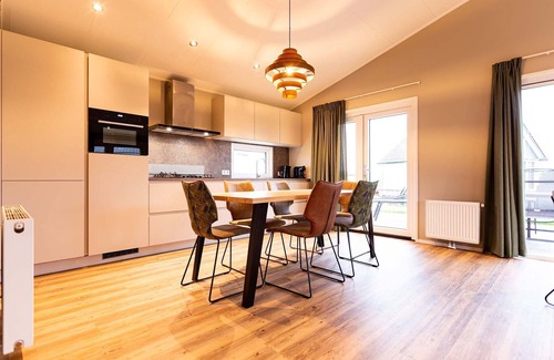 Beekbergen-Zuid Ski Chalet | Modern chalet in Park De Veluwe