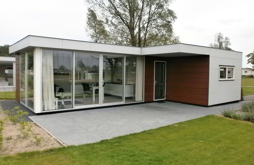 Dordtse Biesbosch Ski Chalet | Modern chalet near Biesbosch