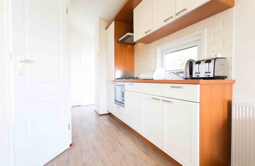 Municipality of Noordwijk Ski Chalet | Modern chalet with dishwasher in Noordwijk