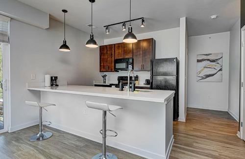 Fountain Square Apartment | Modern Chic 2 BR w Free Garage Parking by Stay Gia