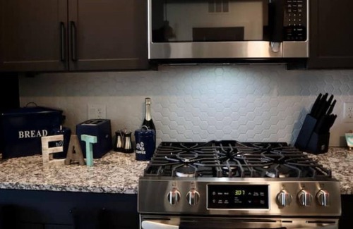 Poncey-Highland Apartment | Modern City Oasis