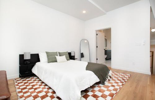 Knoxville Apartment | Modern Cityscape Downtown Knoxville