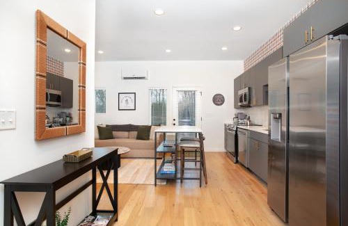 Knoxville Apartment | Modern Cityscape Downtown Knoxville