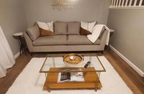 Mount Laurel House | Modern Clean Townhouse minutes away from Philadelphia