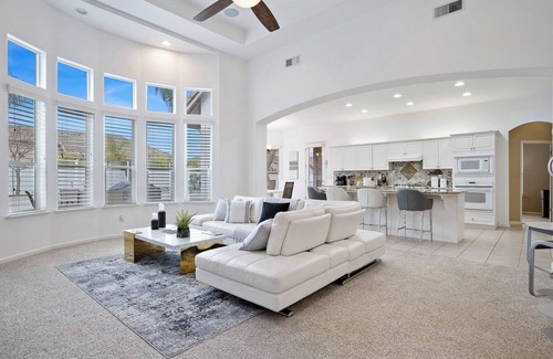 Clovis House | Modern Clovis Estate 2/Pool - PROF. CLEANED