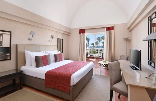 Makadi Bay Hotel | Modern Comfort Meets Coastal Views in Prime Location | 2 Beachfront Rooms