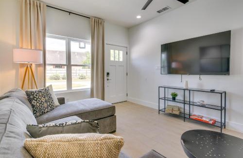 Brownsville House | Modern Comfort Centrally Located Brownsville Home
